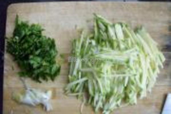 西葫芦银鱼炒蛋的做法图解2