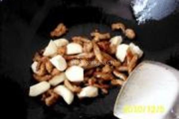 荸荠烧肉丝的做法图解7