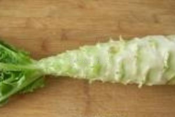 虾仁麻酱莴笋的做法图解1