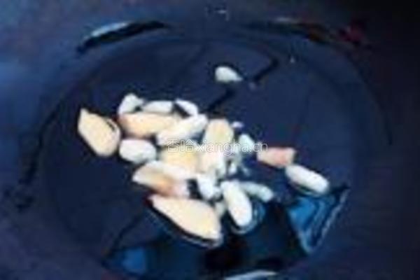蚕豆煮枇杷叶的做法图解4