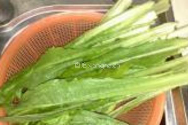 蚝油陈醋拌油麦菜的做法图解1