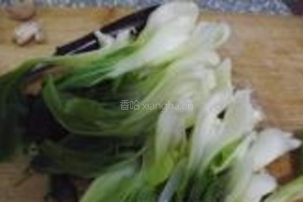红酒排骨鹌鹑蛋的做法图解2