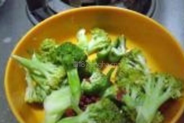 红酒排骨鹌鹑蛋的做法图解3