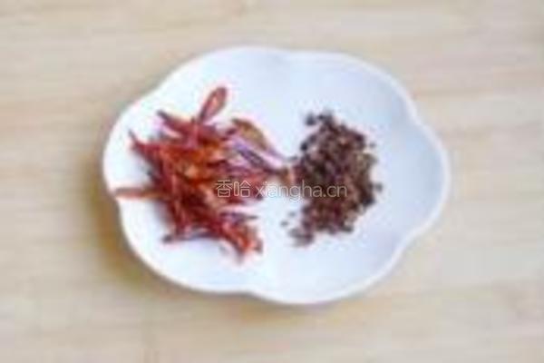 香辣小鱼干的做法图解3