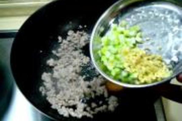 鸡腿菇炒芽豆的做法图解3