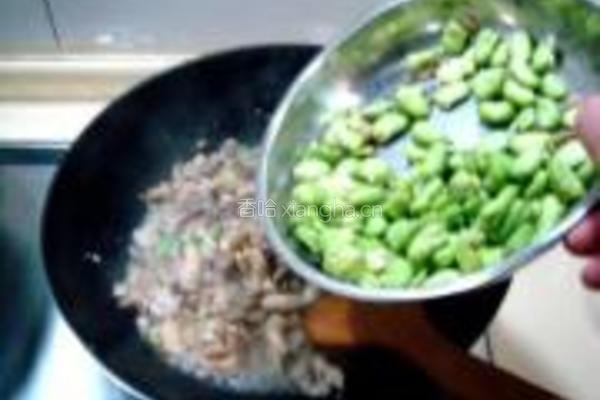 鸡腿菇炒芽豆的做法图解5