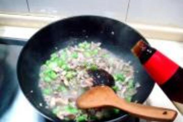 鸡腿菇炒芽豆的做法图解6