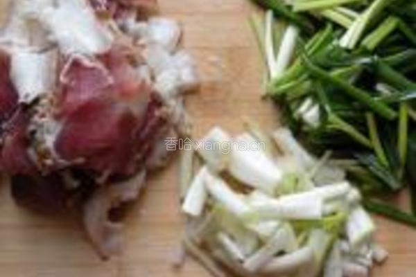 腊肉炒藠头的做法图解3