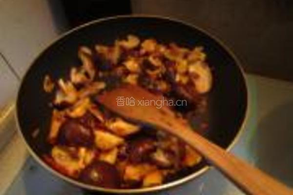 鱼香香菇铁板鲈鱼的做法图解9
