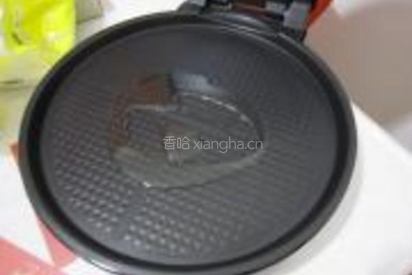 鱼香香菇铁板鲈鱼的做法图解3