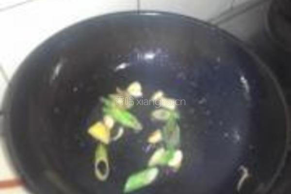 鳝鱼炒蒜苗的做法图解5