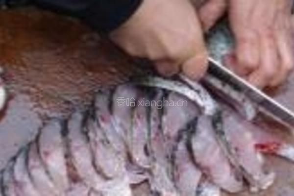糖醋熏鱼的做法图解2