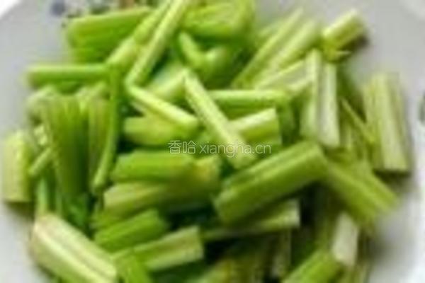 芹菜炒大虾的做法图解1
