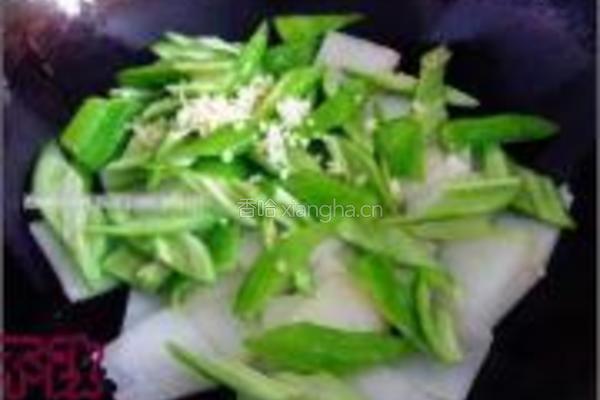 腊肠炒冬瓜的做法图解3