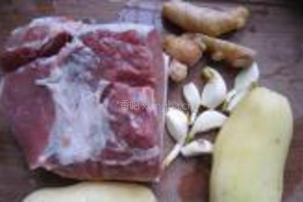 土豆烧牛肉的做法图解1