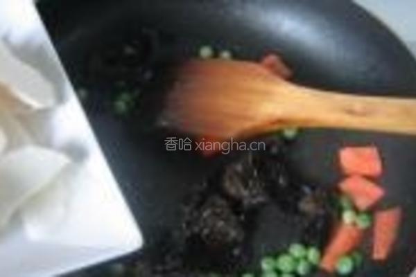 荸荠黑木耳炒肉片的做法图解4