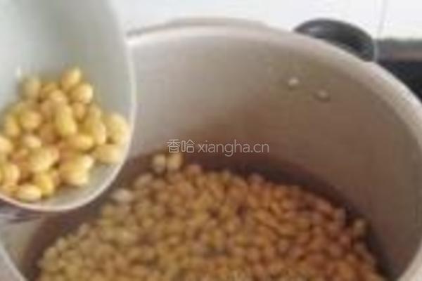 咸猪头肉炖黄豆的做法图解4