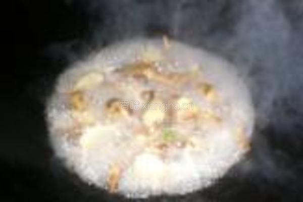 蒜苗芹菜炒慈菇的做法图解4