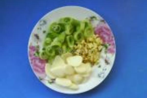 毛豆炒香菇肉丁的做法图解4