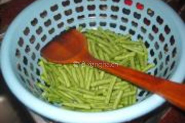橄榄菜炒豆角的做法图解1