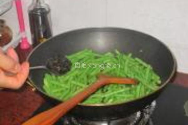 橄榄菜炒豆角的做法图解6