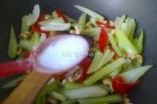 腰果炒芹菜的做法图解7
