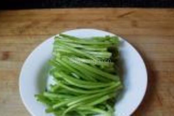 鸡丝蒿子杆的做法图解2