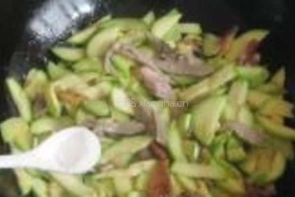 西葫芦炒烤鸭肉的做法图解5