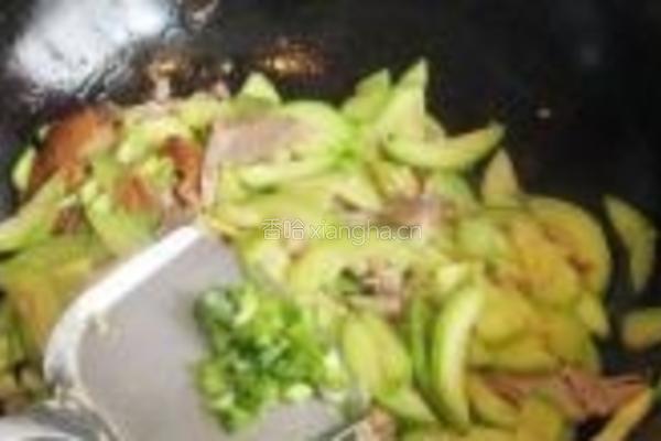 西葫芦炒烤鸭肉的做法图解6