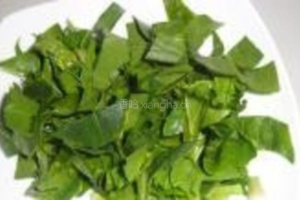 菠菜炒豆腐皮的做法图解2