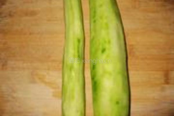 丝瓜炒茶树菇的做法图解3