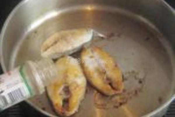 椒盐香煎海鲈鱼的做法图解6