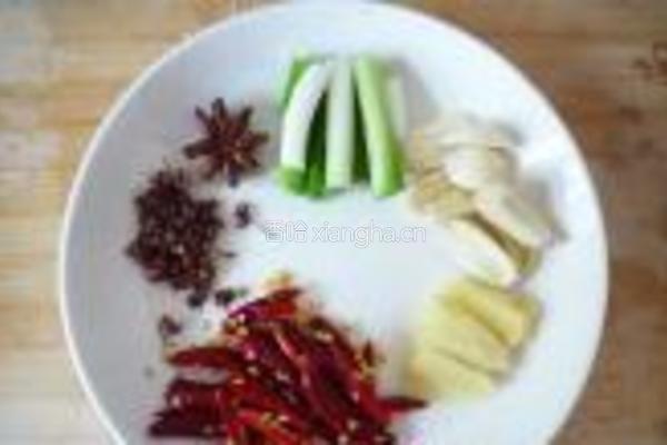 麻辣鸡脖的做法图解1