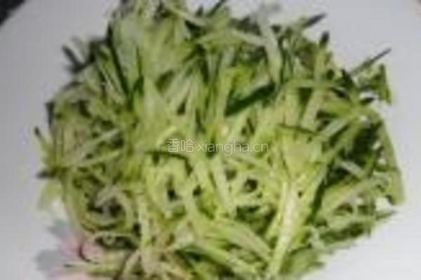 黄瓜拌金针菇的做法图解1