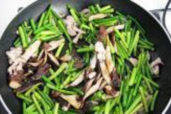 香菇蒜薹炒肉丝的做法图解8