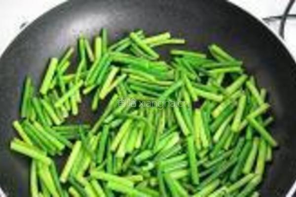 香菇蒜薹炒肉丝的做法图解7