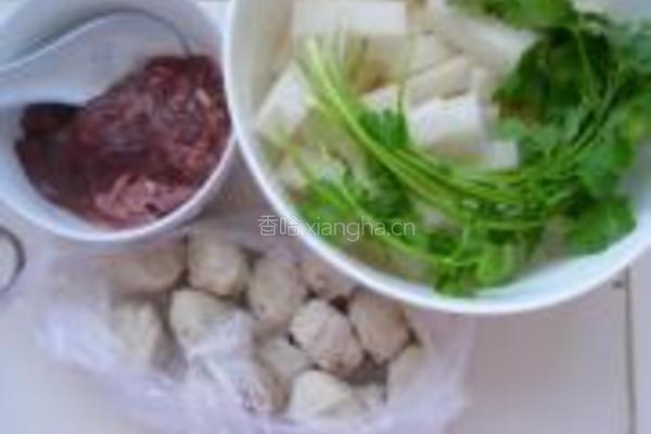 鸭肝鱼丸白萝卜汤的做法图解1