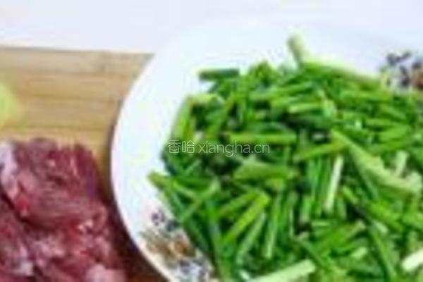蒜台炒肉的做法图解1