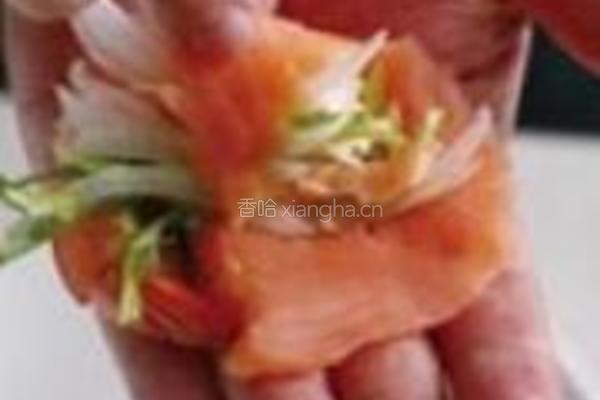 鲜虾鲑鱼卷的做法图解2