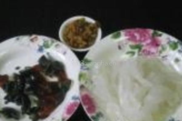 辣味皮蛋拌粉皮的做法图解2