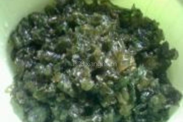 蒜味地木耳的做法图解1