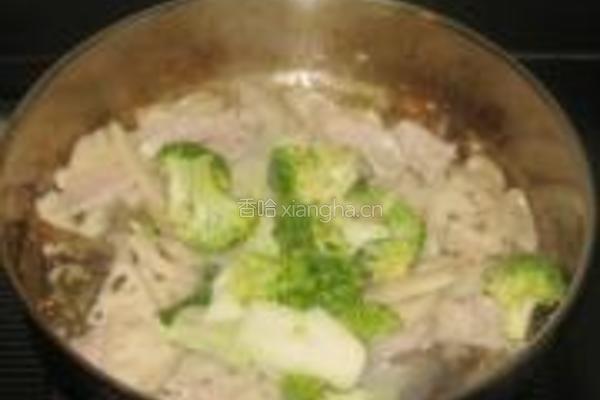 藕片西兰花炒里脊的做法图解7