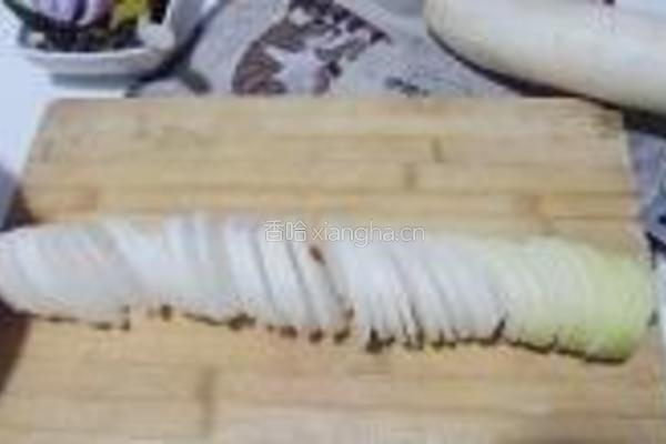开胃小菜拉花萝卜的做法图解3
