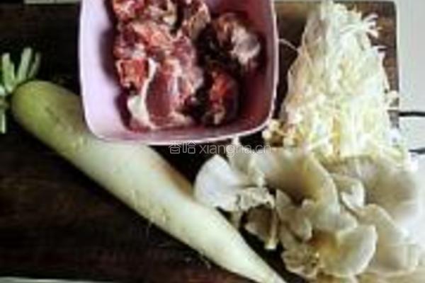 萝卜菌菇排骨煲的做法图解1