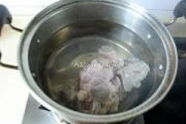 萝卜菌菇排骨煲的做法图解4