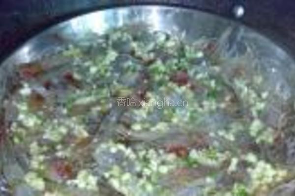 蒜茸粉丝蒸明虾的做法图解5