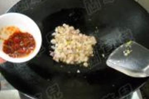 酸菜酱鱼丁面的做法图解9