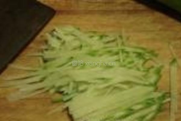 萝卜丝炒虾皮的做法图解1