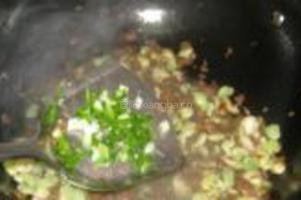 洋扁豆炒酱瓜的做法图解7