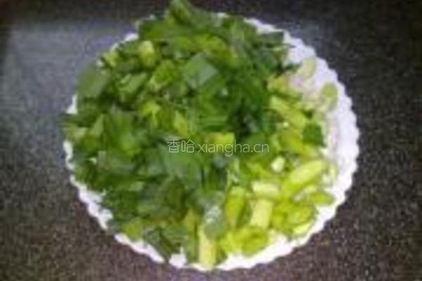 大蒜炒腊肉的做法图解2